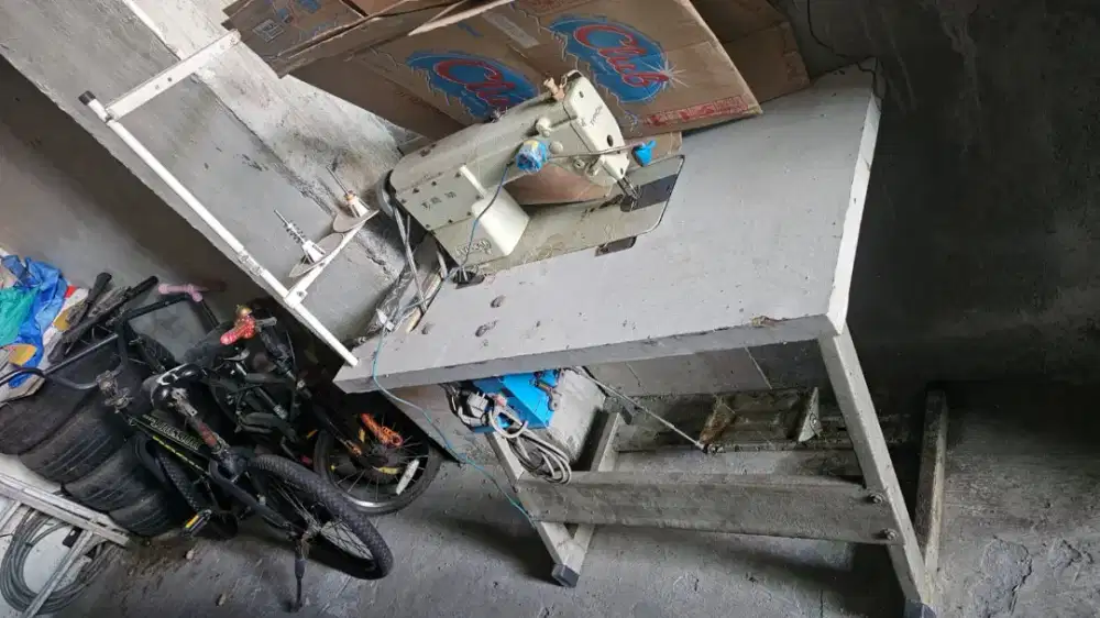 Di jual cepat mesin jahit working foot benang single merk typical