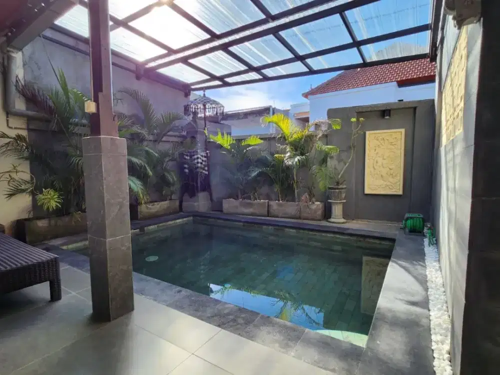 Dijual Rumah Semi Villa 2 Lantai Lokasi Premium dengan Kolam Renang Pribadi di Denpasar Barat