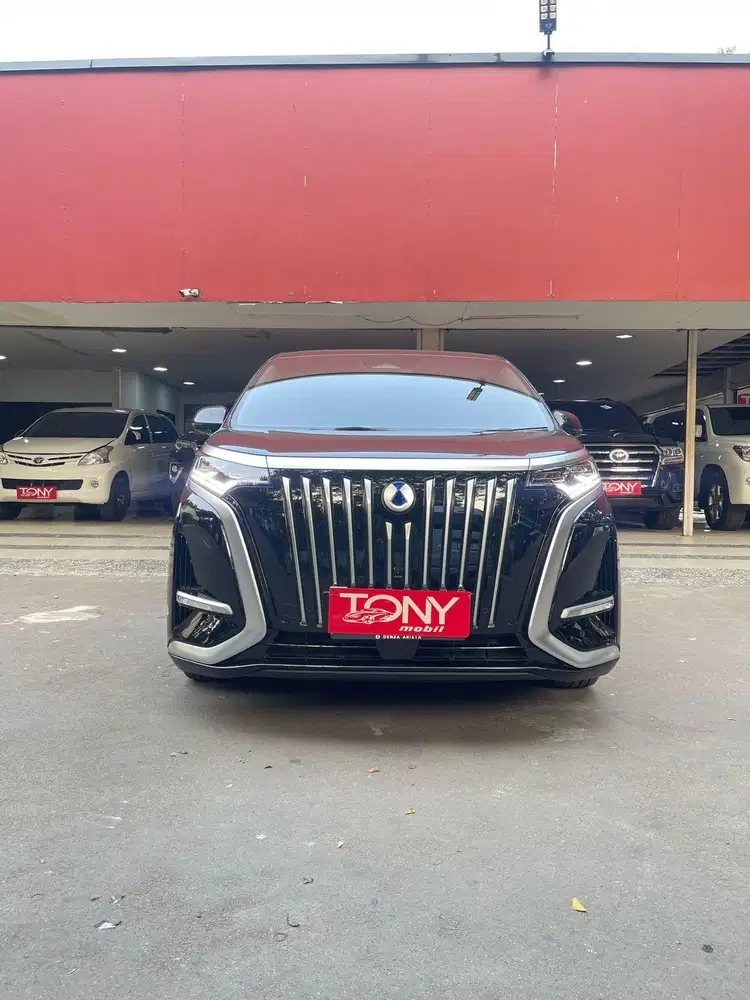 Denza D9 Listrik Sunroof 2025 Hitam