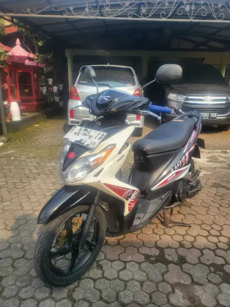Yamaha Xeon 2010 Putih Surat Lengkap Full Orisinil