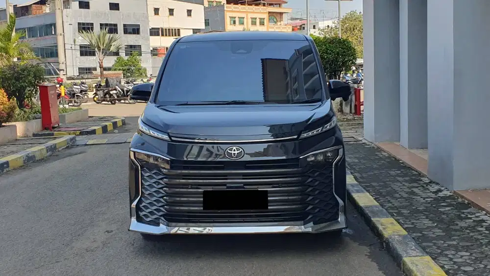 Toyota Voxy 2.0 CVT TSS Camera 360 Hitam Metalik 2023 Like New Record