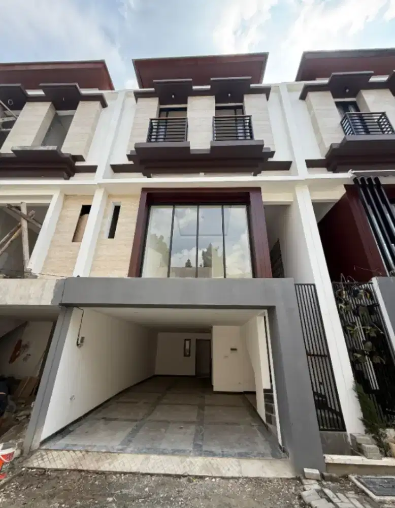 Di Jual rumah 3 Lantai kemang Jakarta Selatan