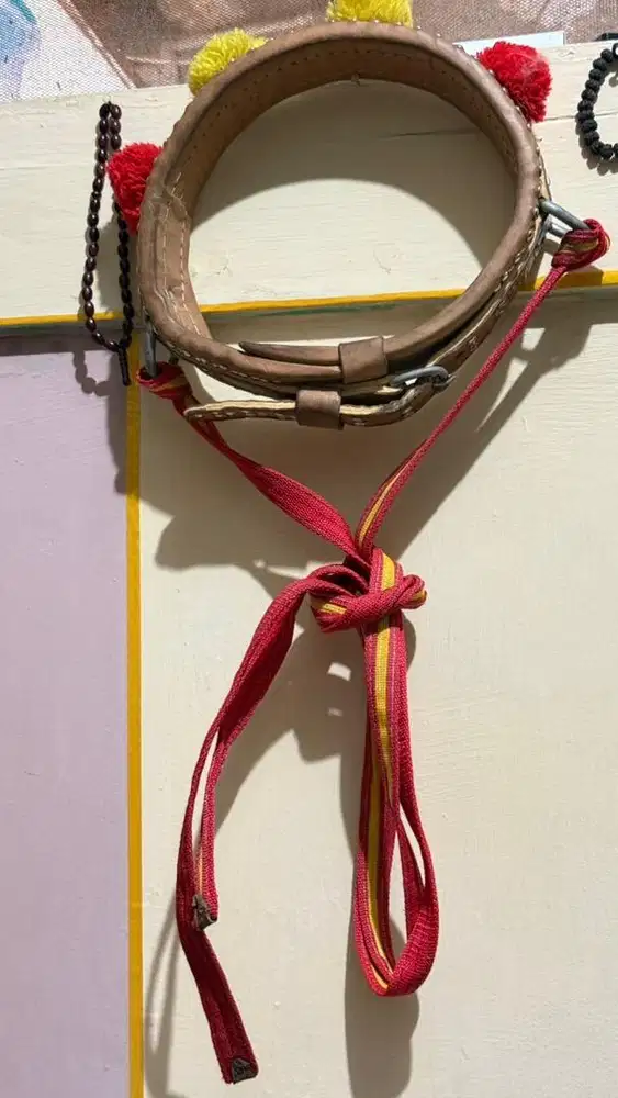 Sabuk kulit dan Tali