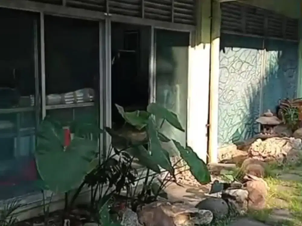 DI JUAL RUMAH 2 LANTAI ALA VILLA MEWAH