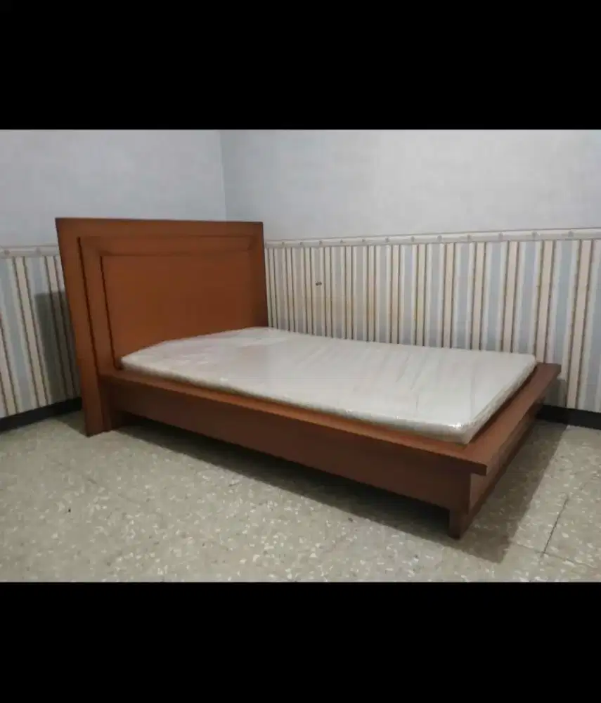 Tempat tidur / ranjang / dipan + springbed preloved