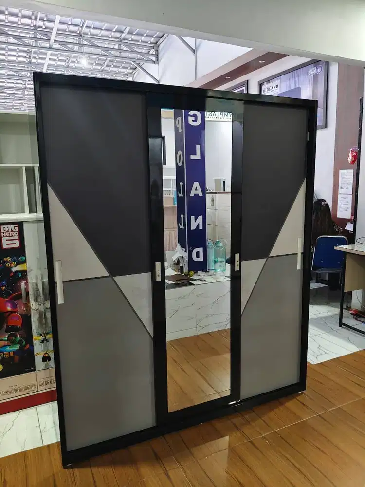 lemari pakaian 3 pintu plat besi