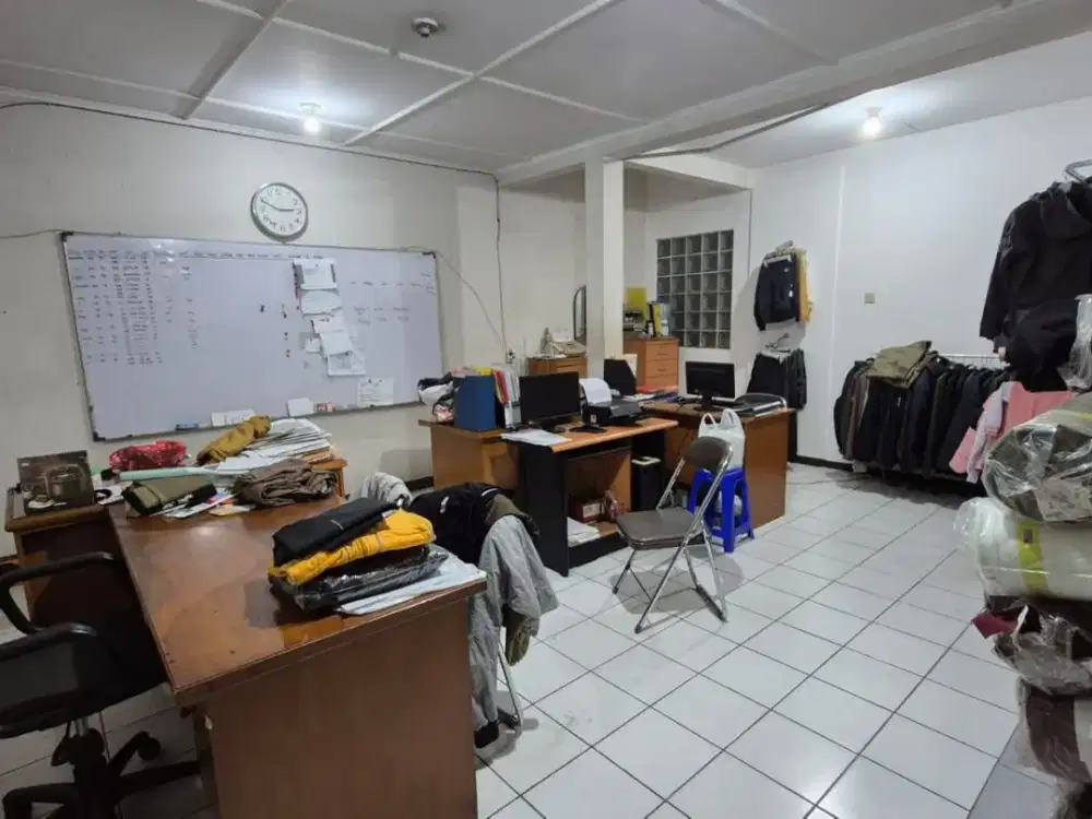 Dijual Rumah Luas Bisa Untuk Ruang Usaha di Jalan Utama Kopo Permai