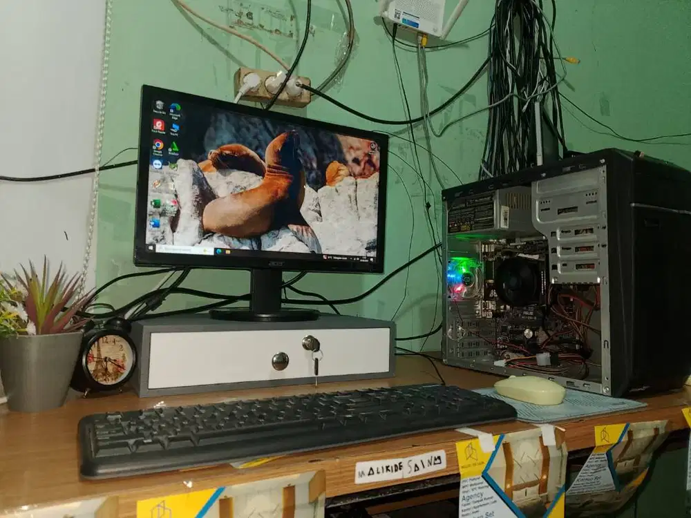 1 set PC core i3 gen 7 ram 8gb ddr4 + Acer 19
