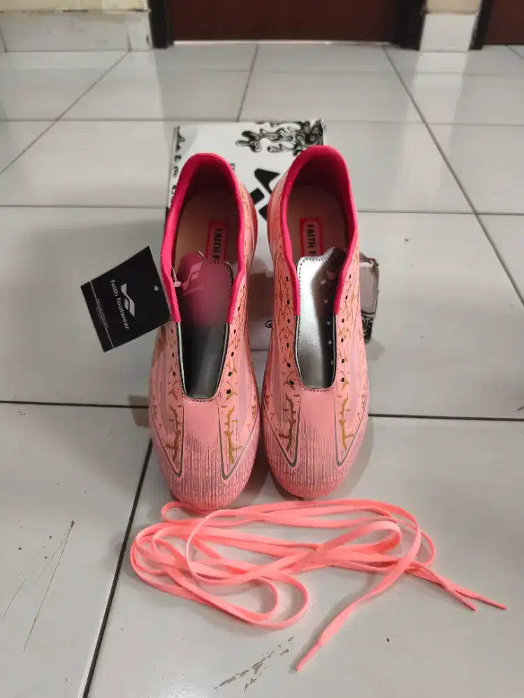 Sepatu Bola merk Faith Ori Size 42.Baru. 150k Net