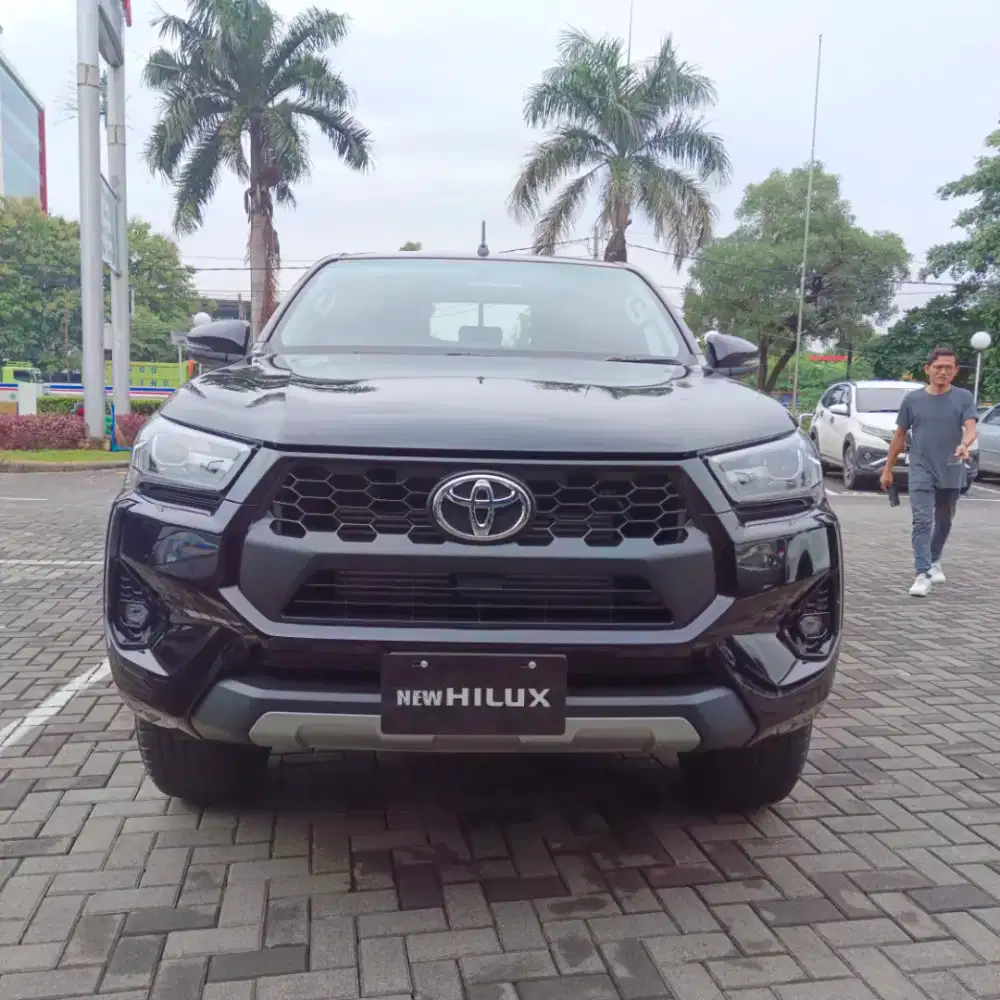 Hilux V AT 4x4 2026 – Gagah & Langka di Jalan
