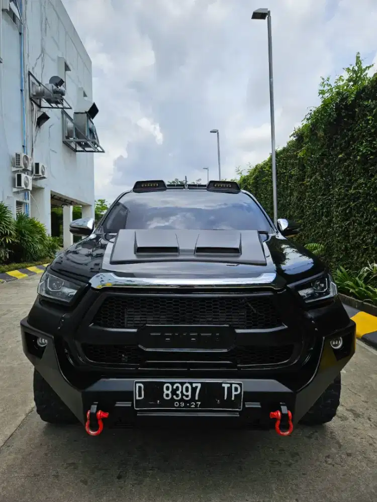 TOYOTA HILUX 2.4 V DC 4X4 TAHUN 2022