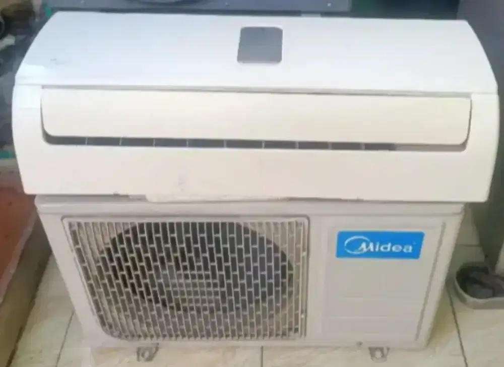 Jual ac Midea 1/2 pk r 410 lowwat 350 watt kondisi 95% ori semu