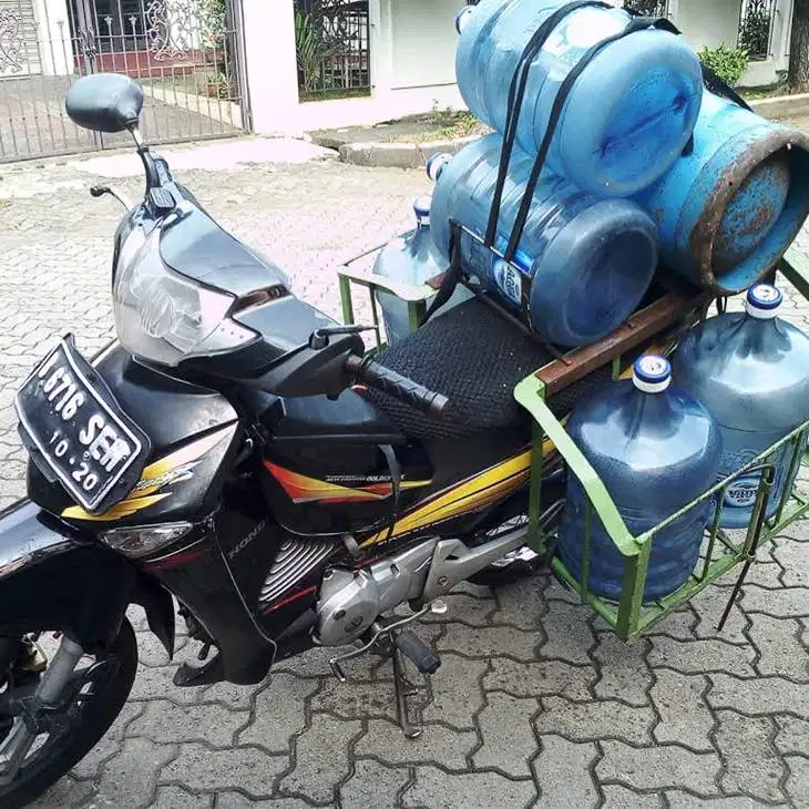 sebar brosur dan sales lapangan
