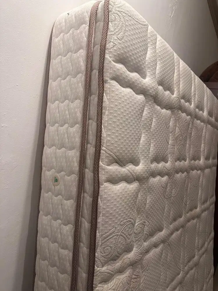 Kasur spring bed