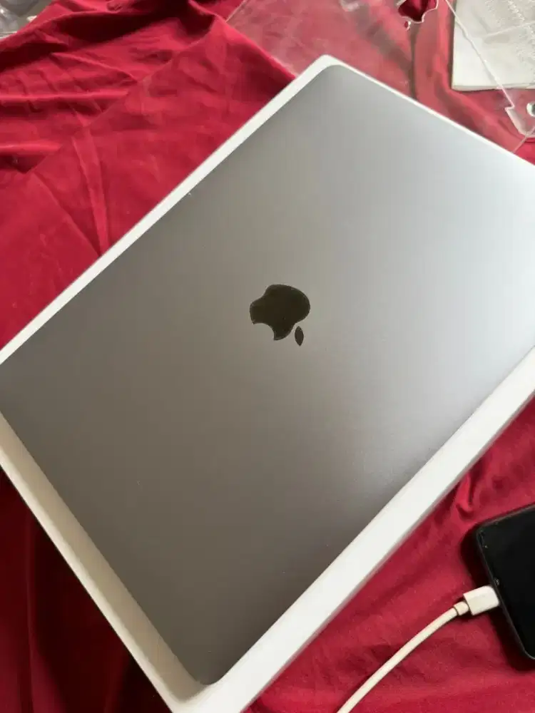 MacBook pro M2 2022 16/512gb