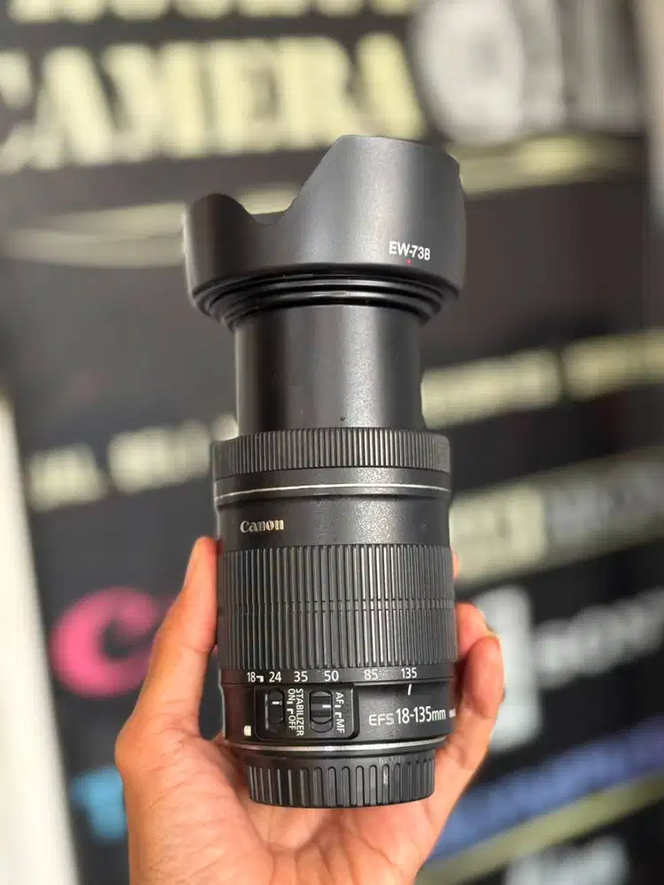 Canon EFS 18-135mm IS Mulus Bonus Hood
