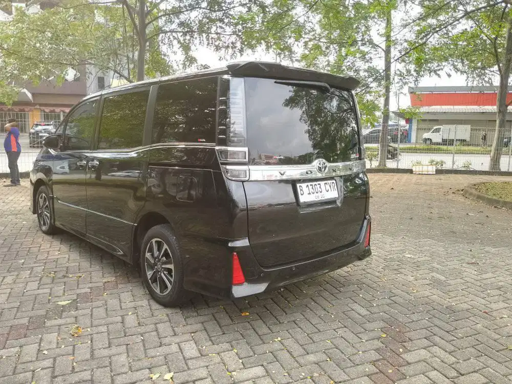 TOYOTA VOXY 2.0 At 2019
HITAM METALIK