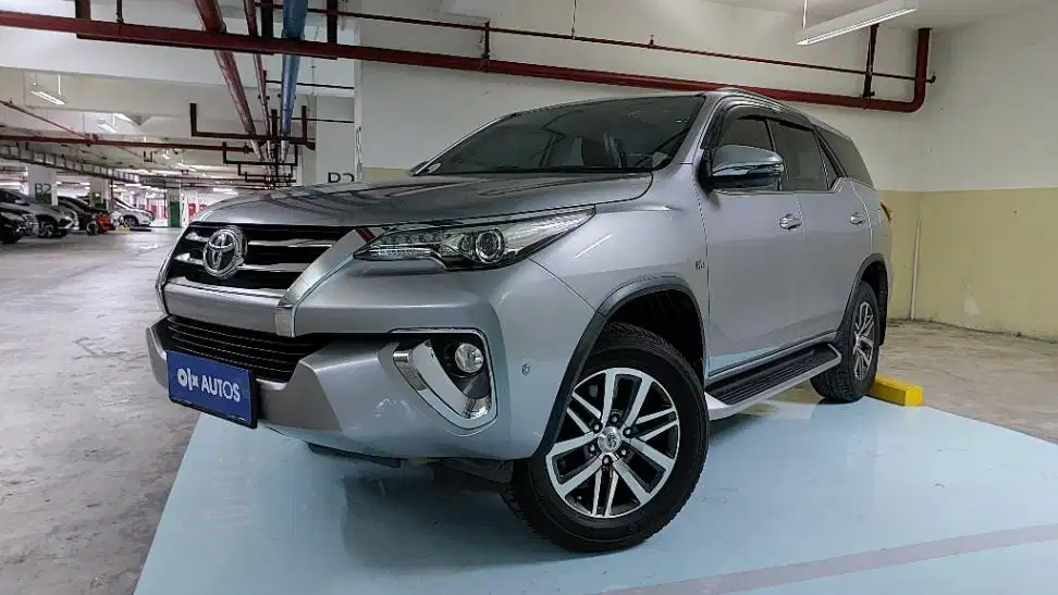 LOW DP Toyota Fortuner 2.7 4x2 SRZ Bensin-AT 2017 BKG