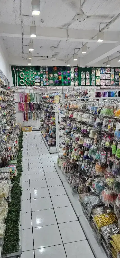 Dibutuhkan pelayan toko khusus wanita
