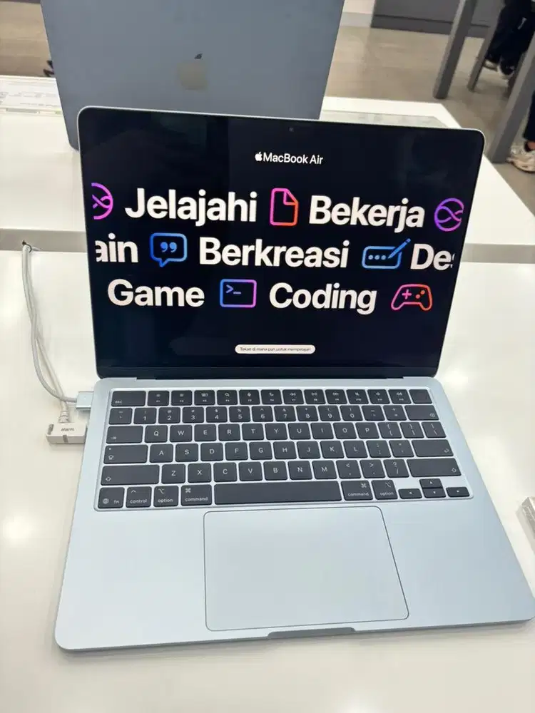 CICILAN MACBOOK AIR M5 512 GB PROMO BUNGA RINGAN