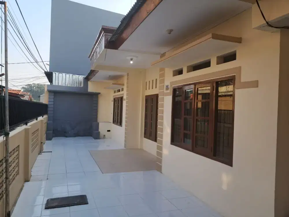 Dijual Rumah Siap Huni - Lokasi Strategis sangat dekat dengan fasilitas Umum.