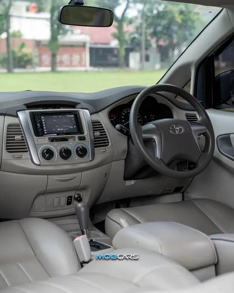 INNOVA 2.0 G AT 2014 • LOW KM •