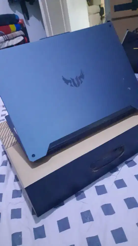 Asus TUf Gaming A15 ,FA 506 
Ryzen 5 4600H ,Ram 8 GB,SSD256GB.Gtx1650.