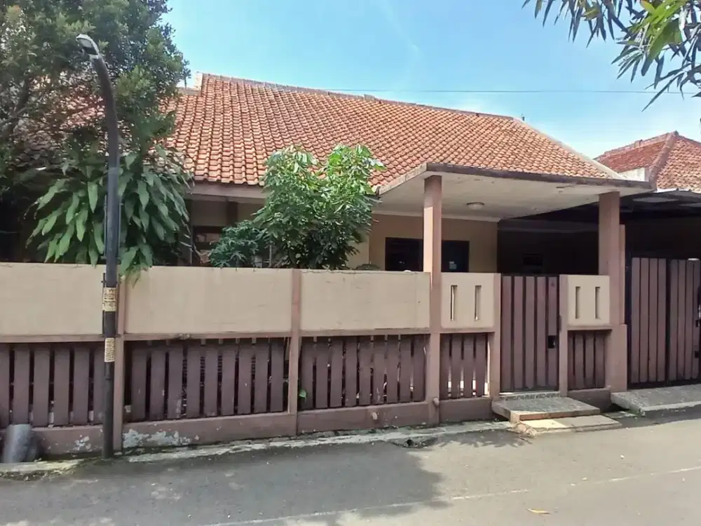Rumah Luas Margahayu Raya Buah Batu Sekitar Jalan Mars dekat Metro Trade Centre | LS512