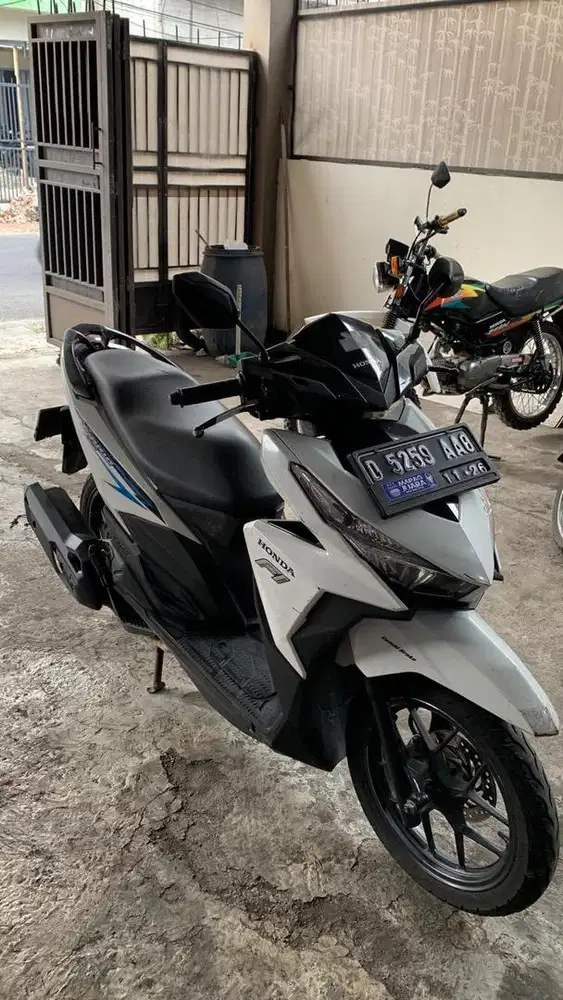 HONDA VARIO 125 2016 PUTIH BIRU PAJAK AMAN