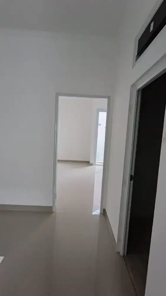 Rumah siap huni 2 lantai SHM 2 KT 2 KM Kel Jatinegara kec Pulogadung
