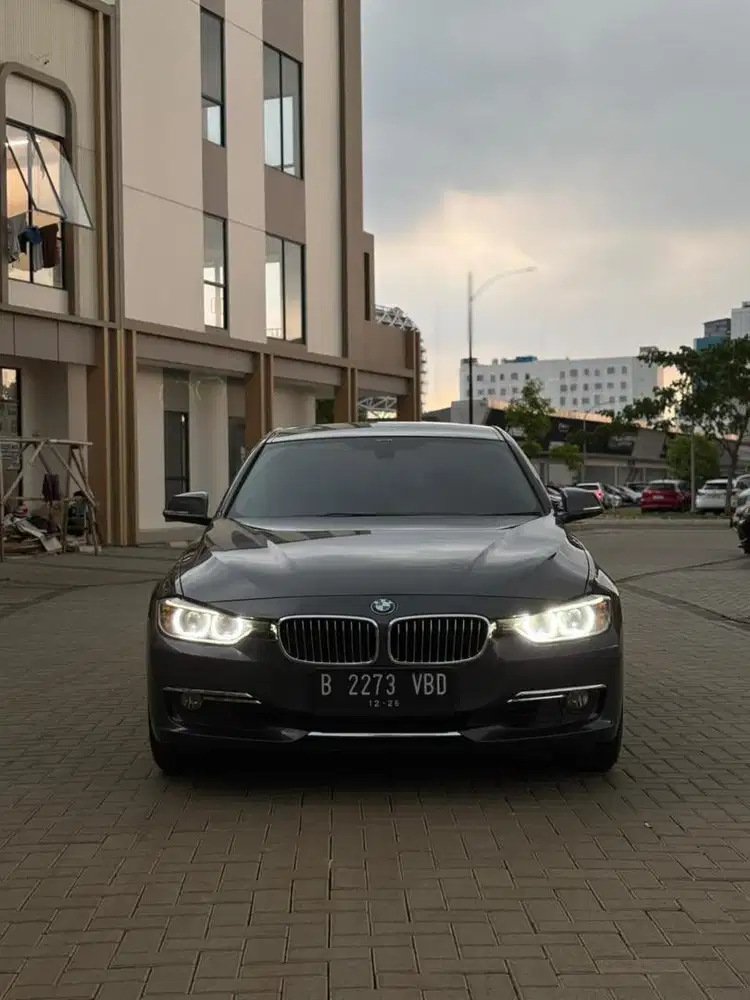 Termurah se Indonesia BMW 320i Luxury AT 2015 Abu2 Metalik