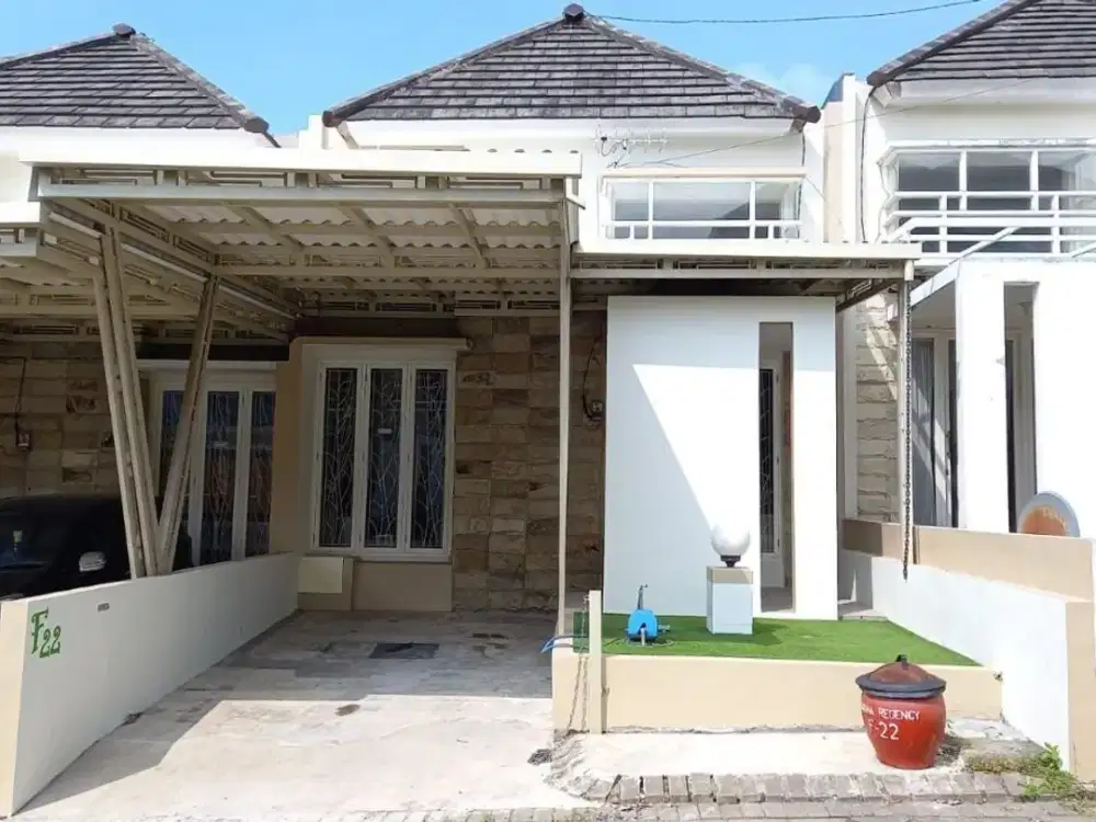 DIJUAL Villa Cantik Terawat Dg Furnish dan Desain Ruang Tengah Open Space Siap Huni View Pegunungan Dekat Wisata BNS dan Jatim Park 3 di Mojorejo