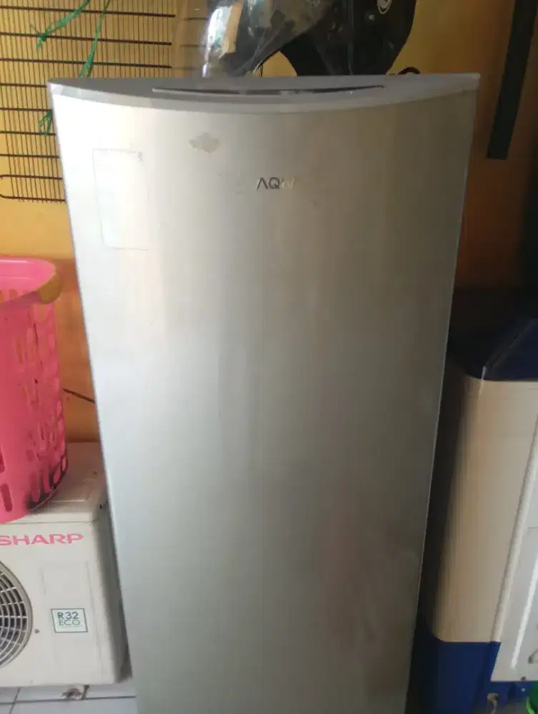 Kulkas Aqua 1 pintu masih dingin joss nego dikit lnjut WA iya