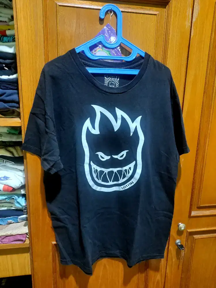 Kaos Spitfire bekas krek tifis