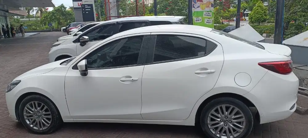 Di jual mazda2 sedan