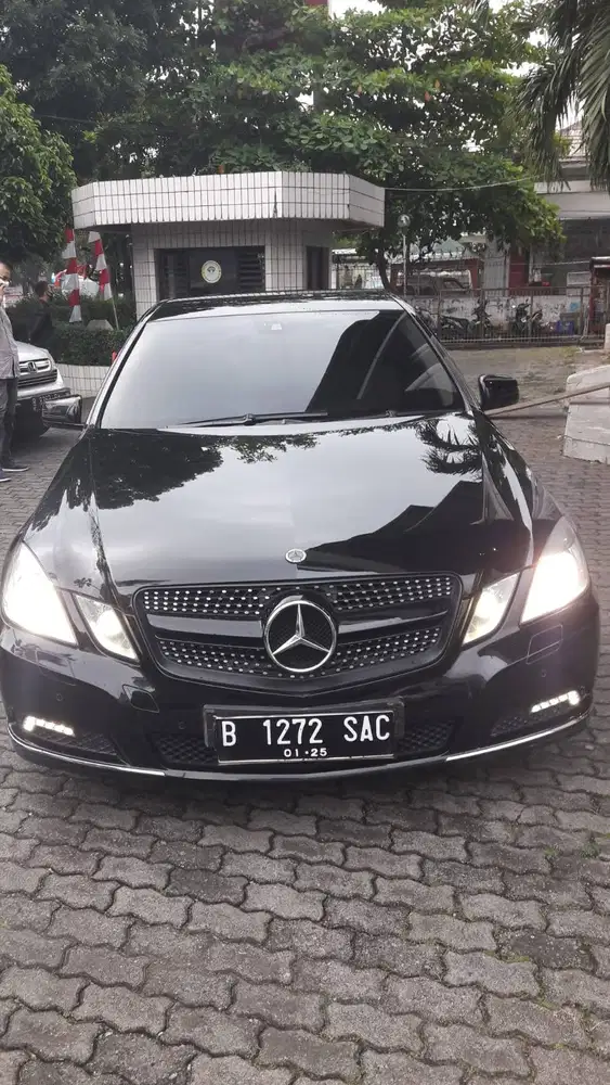 DIJUAL MERCEDEZ BENZ E300 ELEGANTE