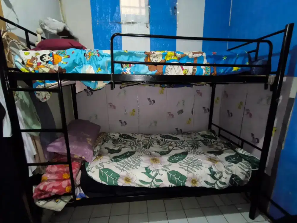 Kasur tingkat besi
