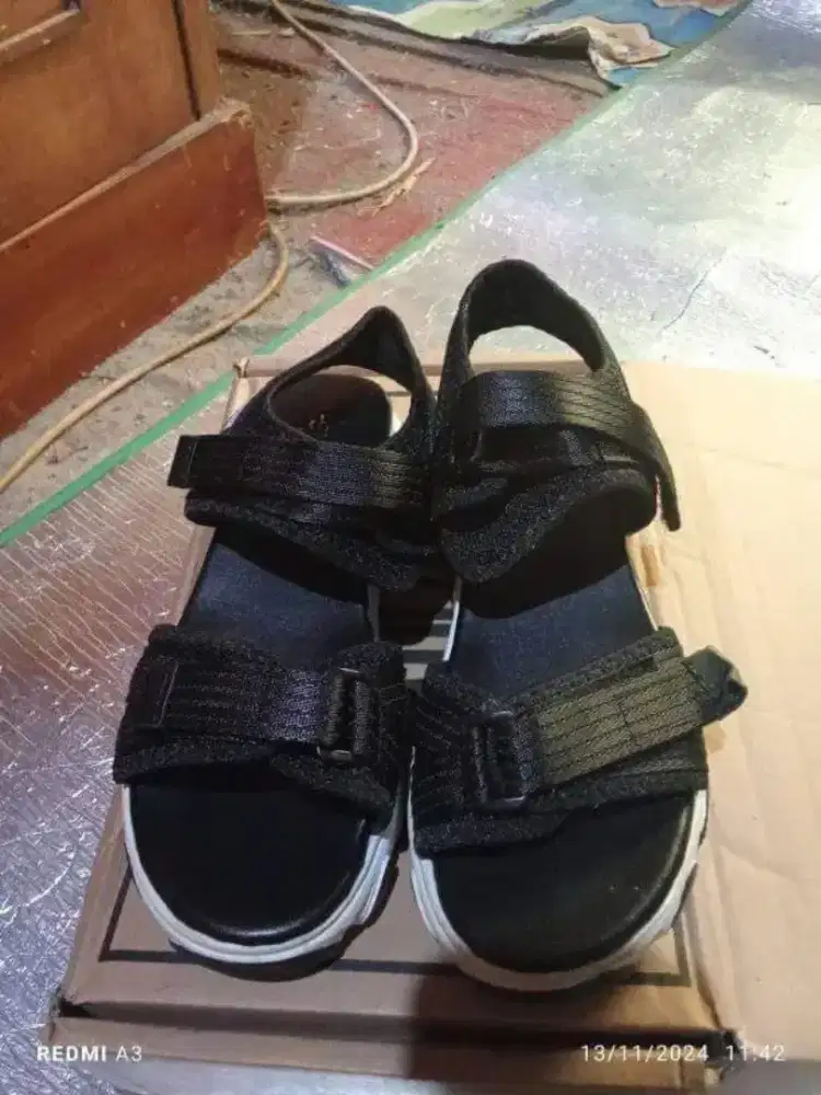 Jual sepatu sendal