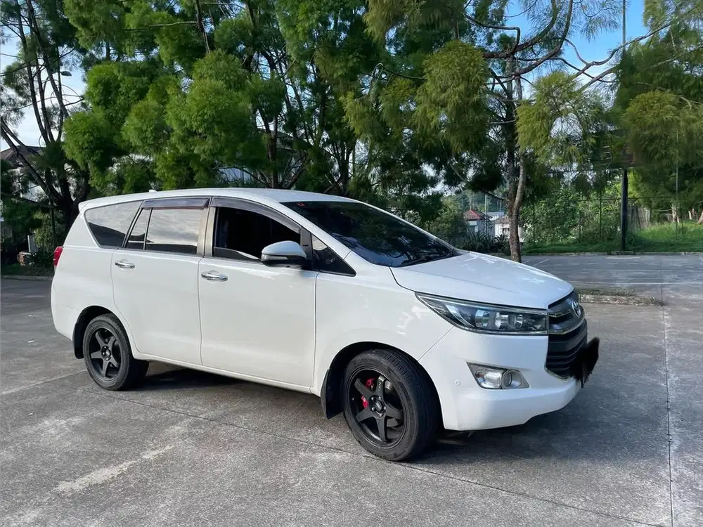 Innova Reborn 2016 Type V Auto