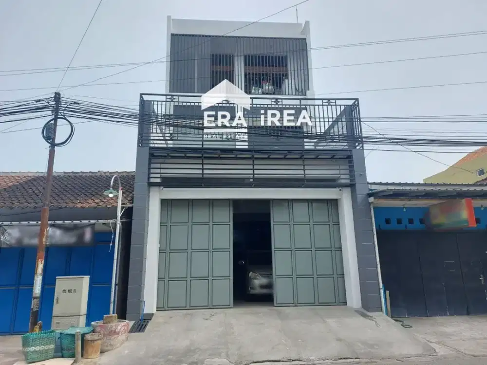 RUMAH 2,5 LANTAI DIJUAL DI SOLO UTARA DEKAT UNIVERSITAS KUSUMA HUSADA DAN TOL GONDANGREJO