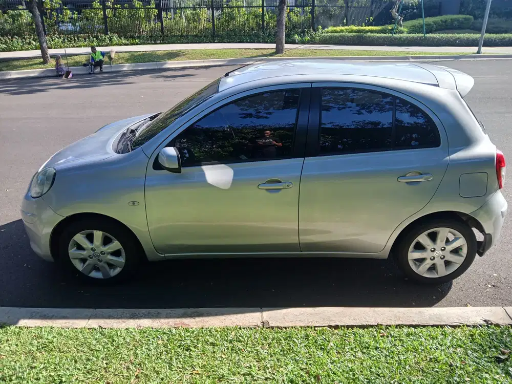 Nissan March 2012 Bensin