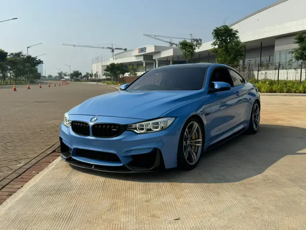 BMW M4 Coupe Yas Marina Blue On Black