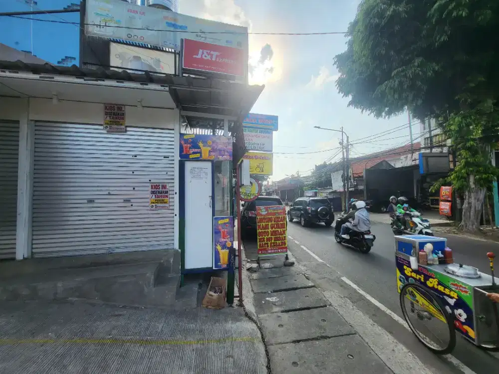 Disewakan Kios Paling Depan & di Dalam ( Dapat Kanopi  + Parkir luas )