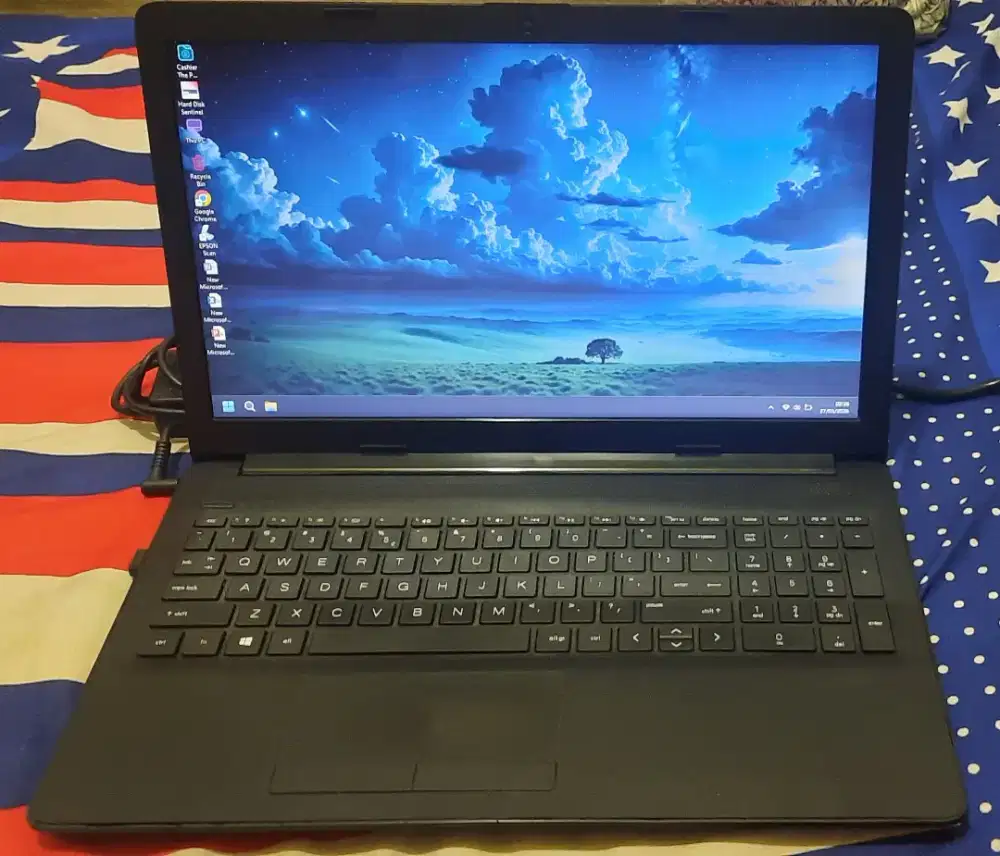 Laptop HP 15 Inch Layar Lebar Warna Hitam - Siap Pakai