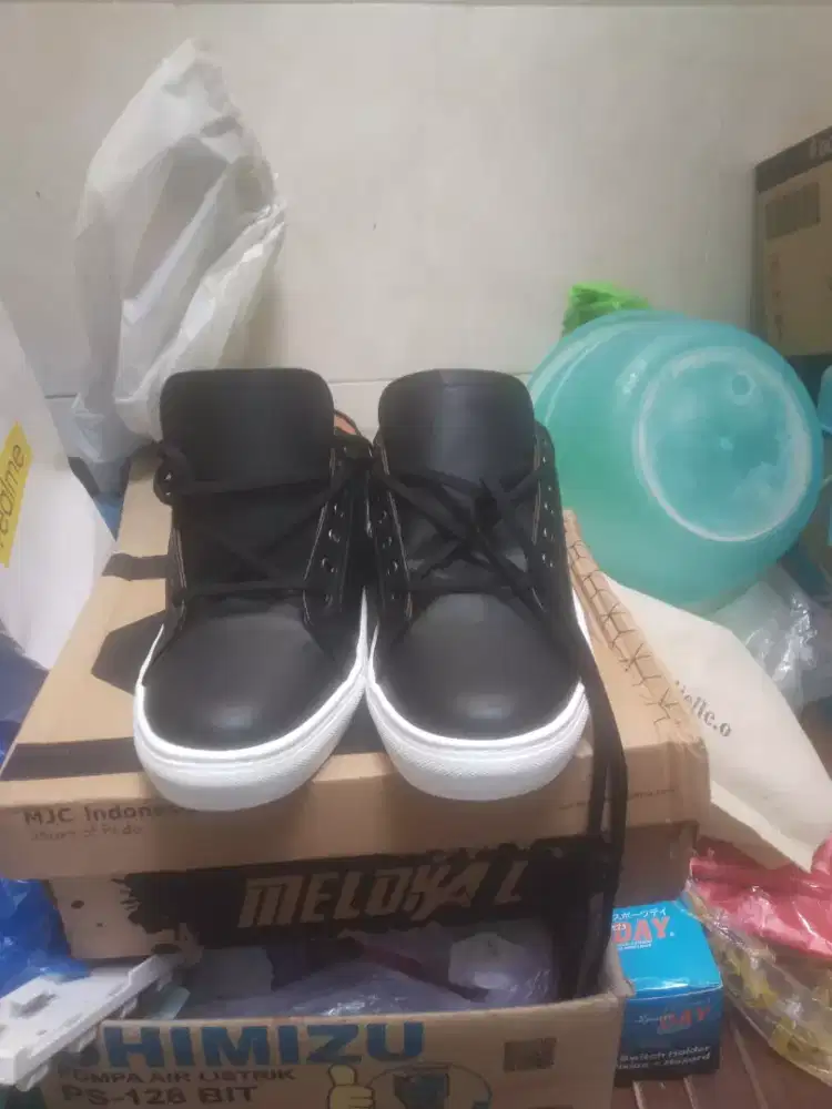 Sepatu casual model avante