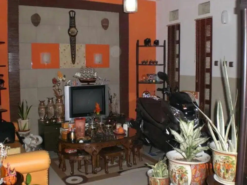 Y. DIJUAL RUMAH DEKAT KAMPUS UPI CIBIRU KOMPLEK GRIYA MITRA BANDUNG