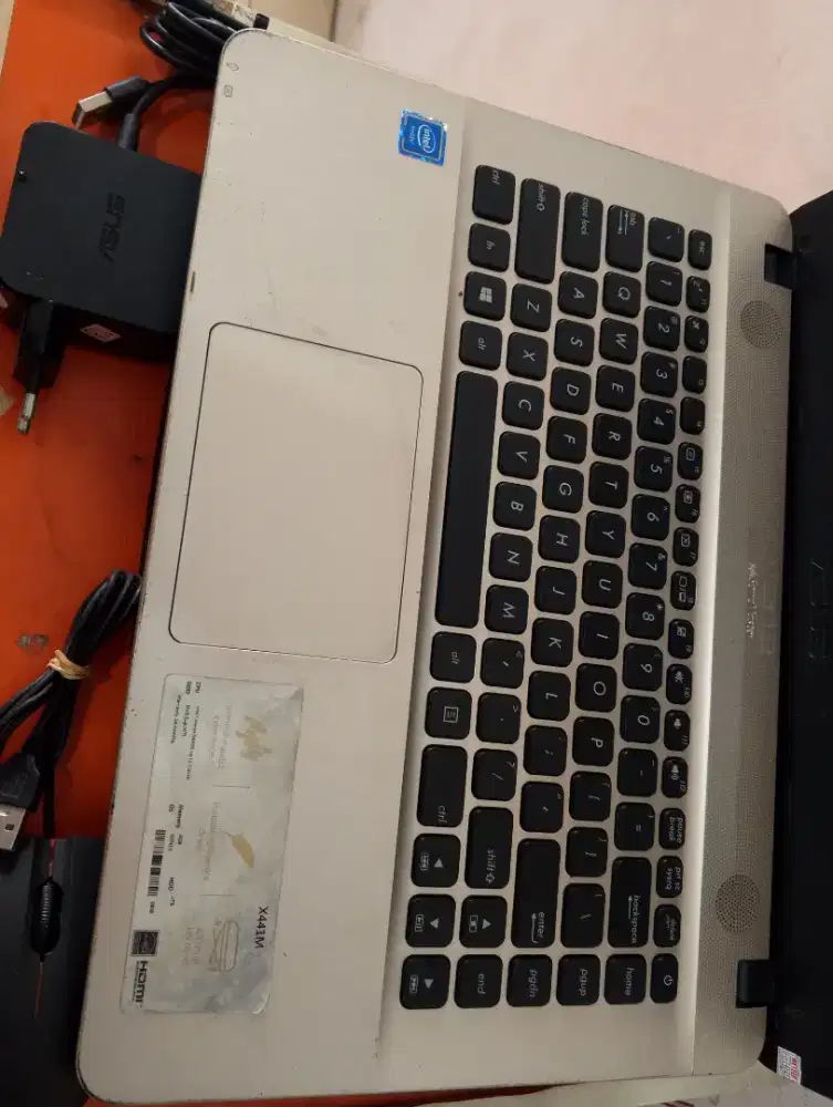 Asus 14inch/X441M 1TG/Ram4Gb.Dvd+cam.wifi.trackpad.mulus