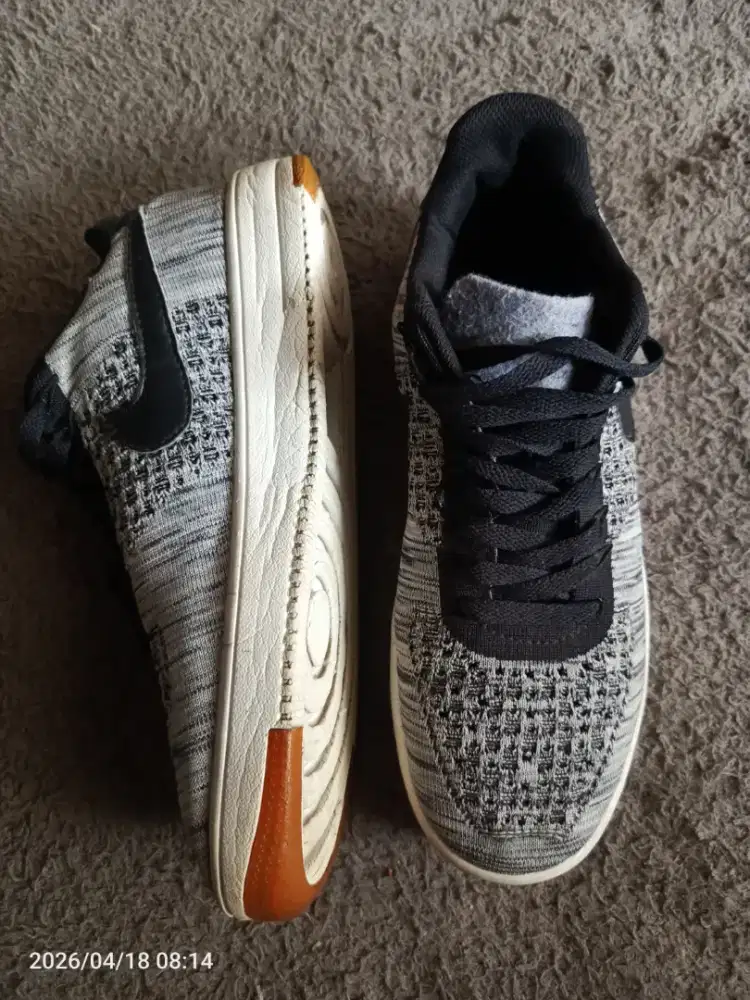 Nike Air Flyknit Low Size 43