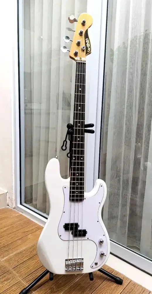 GITARBASS BARU . GARANSI 1TH