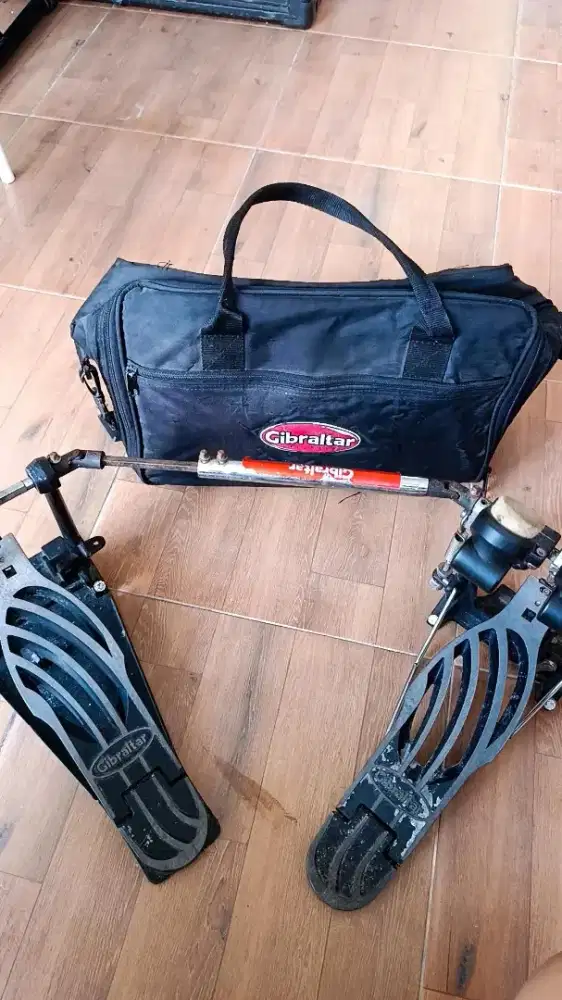 DOBEL PEDAL MREK GIBRALTAR.  PLUSS TASS GIBRALTAR